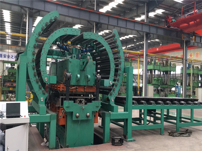 專(zhuān)用胎面候補(bǔ)硫化機(jī)